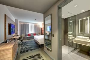 Ванная комната в Novotel Sharjah Expo Centre