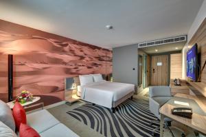 Телевизор и/или развлекательный центр в Novotel Sharjah Expo Centre