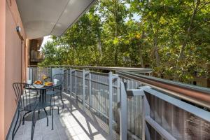 En balkon eller terrasse på Stay U-nique Apartments Fabra i Puig