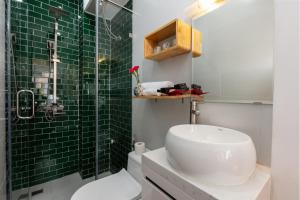 Vannituba majutusasutuses Hanoi Center Silk Lullaby Hotel and Travel