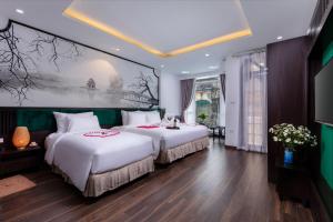 Voodi või voodid majutusasutuse Hanoi Center Silk Lullaby Hotel and Travel toas