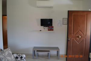A television and/or entertainment centre at Oasi Peppa