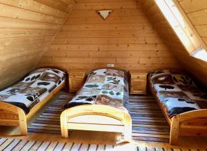 Łóżko lub łóżka w pokoju w obiekcie Apartamenty u Krysi