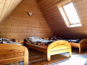 Łóżko lub łóżka w pokoju w obiekcie Apartamenty u Krysi
