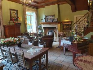 Galería fotográfica de Château Lambert Moulinsart Hotel, shuttle airport, long term parking, snooker, large terrasse, dinner, breakfast en Charleroi