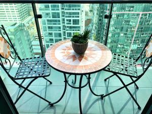 Uma varanda ou terraço em Large 2B2B Near Southern Cross FreeParking GYM POOL