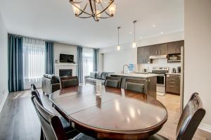 a kitchen and dining room with a table and chairs at Henia's INN in Ottawa