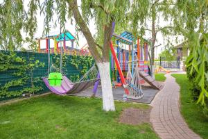 Children's play area sa Happy Place - Casuta Galbena
