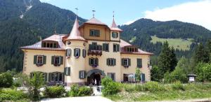 Afbeelding uit fotogalerij van Hotel Baur Am See in Dobbiaco