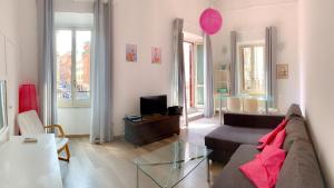 a living room with a couch and a glass table at Luxury barberini boutique Apartment in Rome