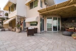 Balkón nebo terasa v ubytování Blue Crystal Villa