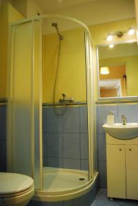 Ванна кімната в Bed & Breakfast Sielce Warszawa
