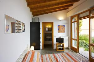 a living room with a door and a television at Casa Bella Terrazza in Ghiffa