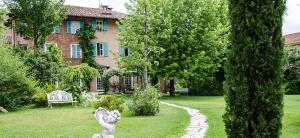 A garden outside Villa Belforte