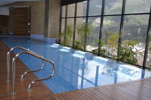 Bazén v ubytování Loft Cool in Equilibrium nebo v jeho okolí