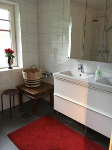 Koupelna v ubytování Öregrund BnB