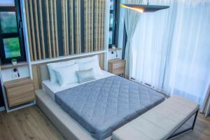Uma cama ou camas num quarto em Apartments Stanaj