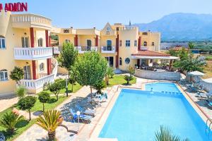 Bazén v ubytování Palladion Hotel nebo v jeho okolí