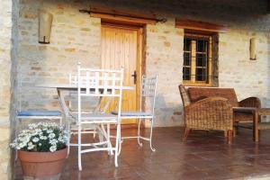 a table and chairs on a patio with a house at La Casa de Concha (Alojamiento entero) in Alcañiz