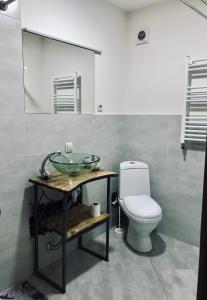A bathroom at Sno House Kazbegi