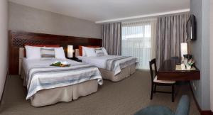 Postel nebo postele na pokoji v ubytování Isla Verde Hotel