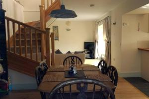 O zonă de relaxare la Honey Cottage +4 fotografii