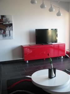 TV a/nebo společenská místnost v ubytování Appart 8 pers vue sur baie - Porticcio