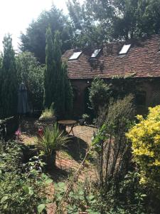 Gallery image of Pet Friendly Dairy Cottage in Solihull