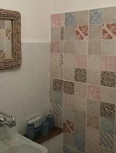 A bathroom at Casetta Nonna Augusta (Spello 9 km-Assisi 12 km)