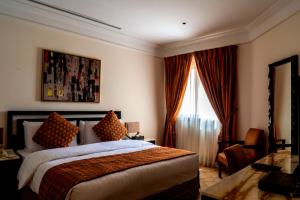 a hotel room with a bed and a window at Vivienda Hotel Villas in Riyadh +47 photos