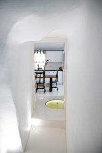 Area soggiorno di Aleria Luxury Cave Santorini