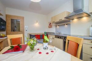 Kuchnia lub aneks kuchenny w obiekcie Appartments Niedermoser