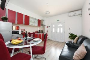 Kuchyň nebo kuchyňský kout v ubytování Apartmani Damant