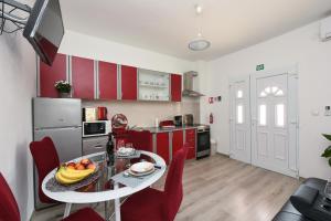 Kuchyň nebo kuchyňský kout v ubytování Apartmani Damant