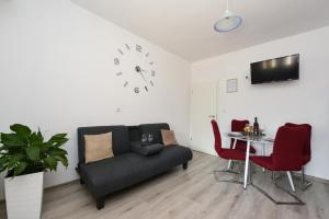 TV a/nebo společenská místnost v ubytování Apartmani Damant