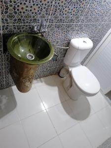 Vannituba majutusasutuses Riad Fennec Sahara