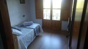 A bed or beds in a room at Cal Fuste