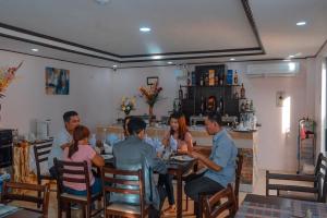 Tetamu yang menginap di Adams View Hotel