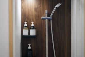 Bathroom sa Tagore Harbor Hostel