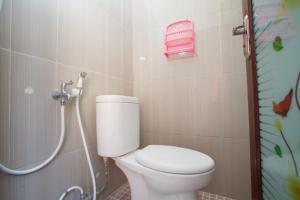 Phòng tắm tại RedDoorz Syariah near UNTAG Banyuwangi