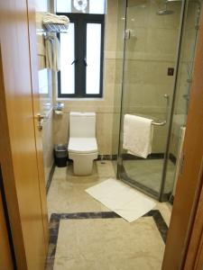 A bathroom at Dan Executive Hotel Apartment Zhujiang New Town