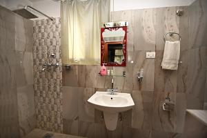 Vannituba majutusasutuses Hotel Osho Home