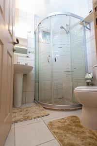Kylpyhuone majoituspaikassa Villa Yasemin Aparts