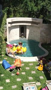 Swimmingpoolen hos eller tæt på Bali Bobo Hostel