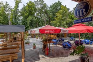Imagen de la galería de Pavilon Panzió Étterem és Pizzéria, en Gyomaendrőd 11 fotos más