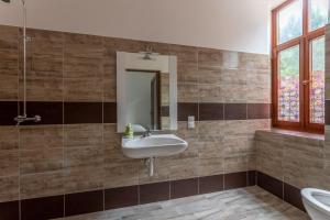 Imagen de la galería de Pavilon Panzió Étterem és Pizzéria, en Gyomaendrőd