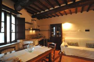 Posteľ alebo postele v izbe v ubytovaní La Casa nel Castello di Gaiche + 6 fotografií