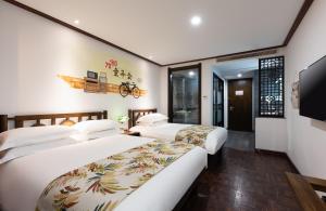 Nostalgia Hotel Near Tianjin Polar Ocean Word- Tianjin Fonte Joy World, 10 minutes drive away from Tianjin Tanggu High-Speed Railway Station, Free ice-cream, mineral water, snacks and laundry service, English communication well客房内的一张或多张床位