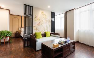 Nostalgia Hotel Near Tianjin Polar Ocean Word- Tianjin Fonte Joy World, 10 minutes drive away from Tianjin Tanggu High-Speed Railway Station, Free ice-cream, mineral water, snacks and laundry service, English communication well的休息区