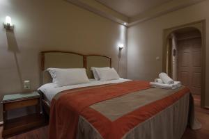 Postel nebo postele na pokoji v ubytování Kentrikon Hotel